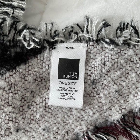 14th&Union Blanket Scarf - Picture 3 of 4